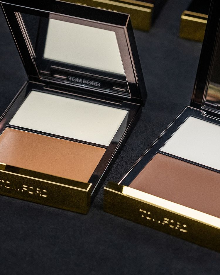 Кремова палетка бронзера та хайлайтера Shade & Illuminate Contour Duo