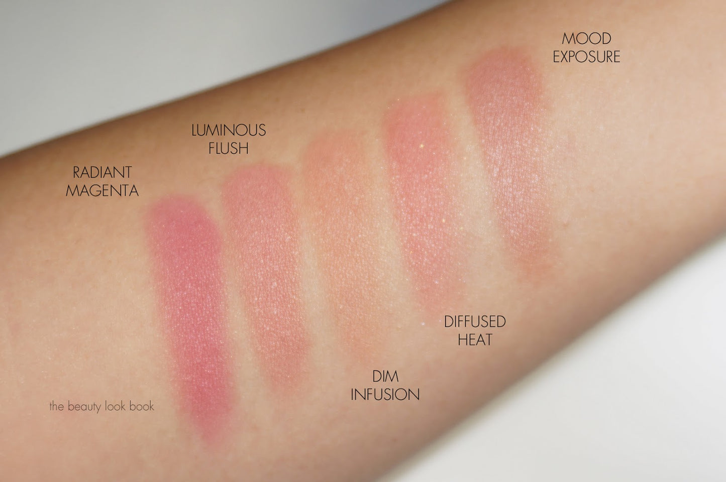 Румʼяна тревел  Ambient Lighting Blush