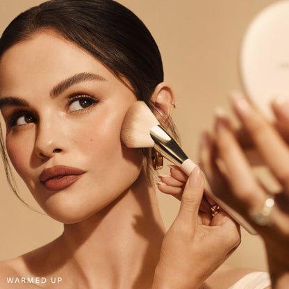 Пензлик для пудри та бронзеру Warm Wishes Angled Powder Brush Rare Beauty