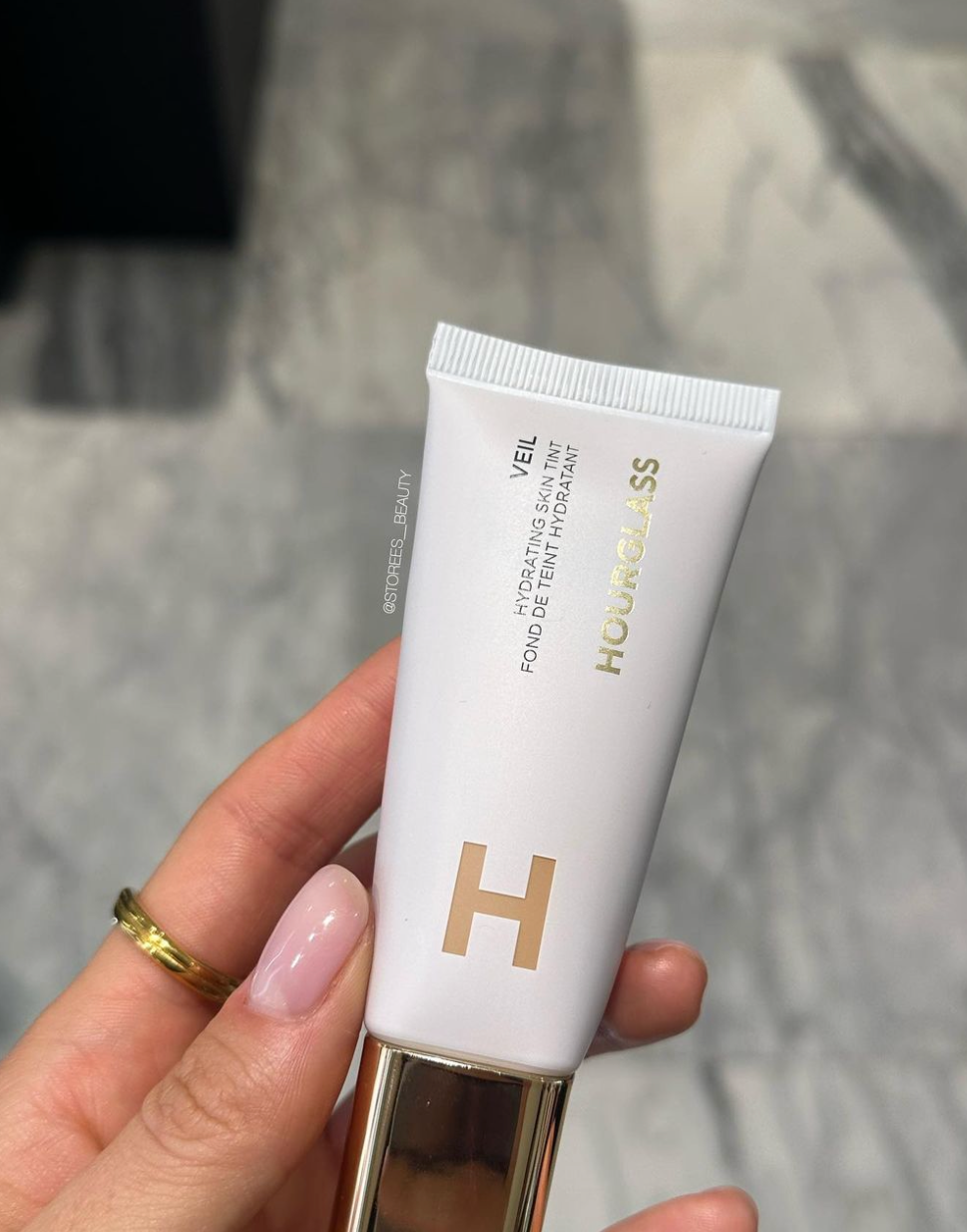 Тінт Veil Hydrating Skin Tint