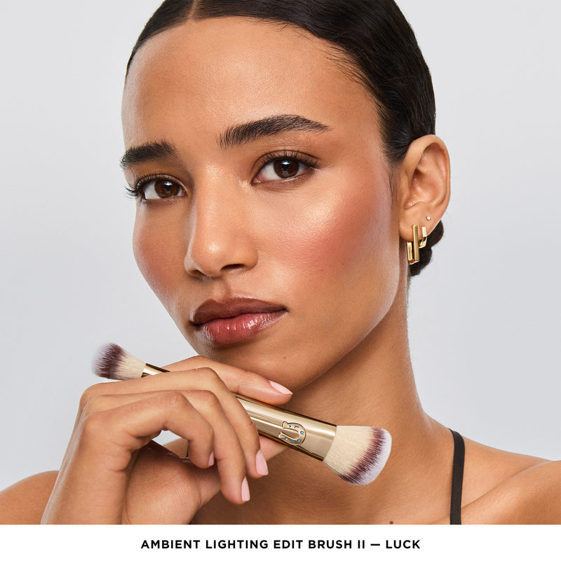 Лімітований пензлик Ambient Lighting Edit Brush II Luck Hourglass