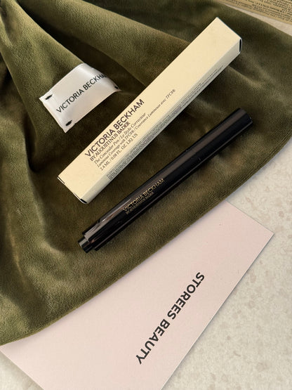 Консилер  The Concealer Pen with TFC8®  Victoria Beckham Beauty