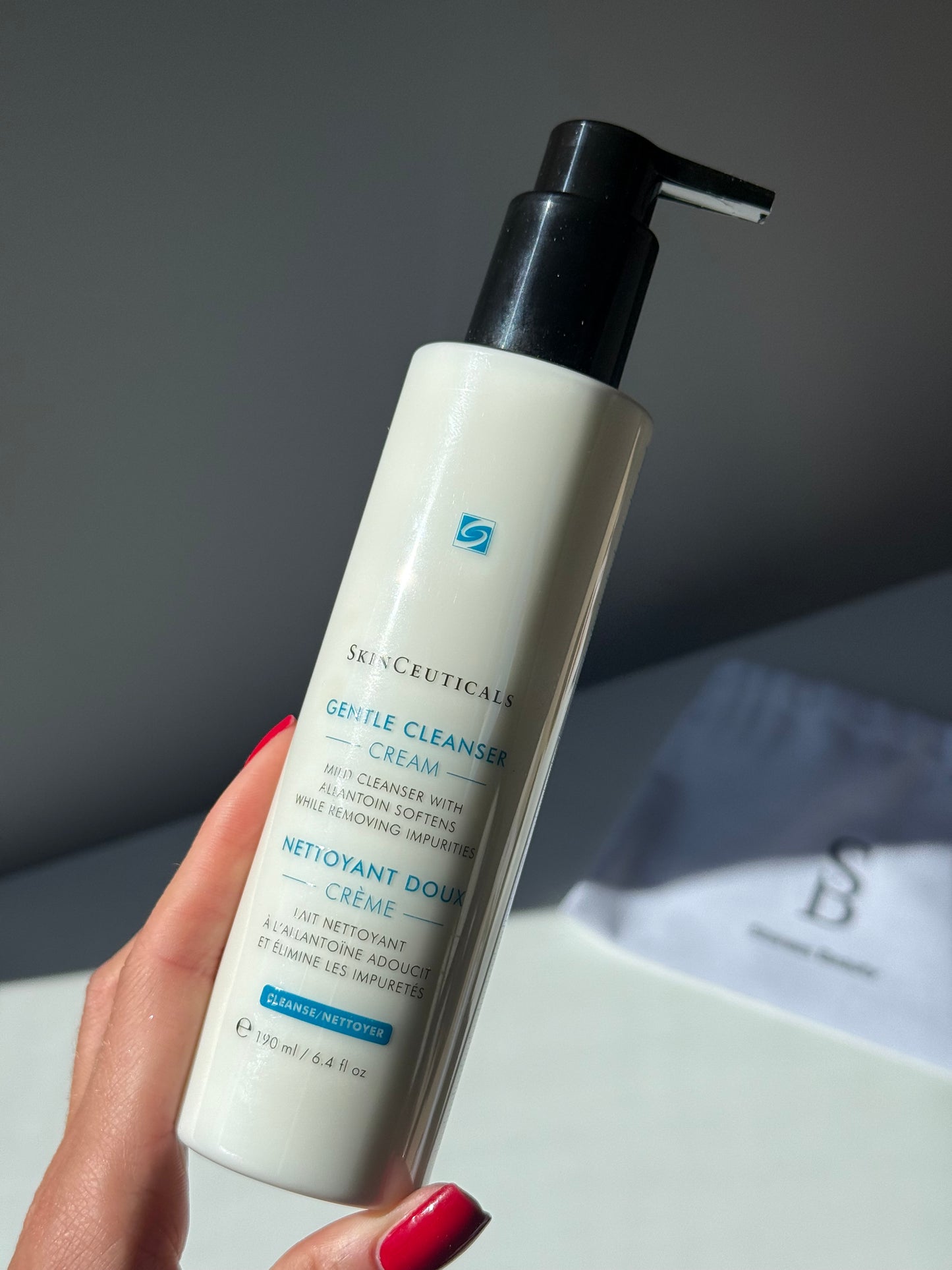 Мʼякий очищуючий засіб для обличчя  Gentle Cleanser