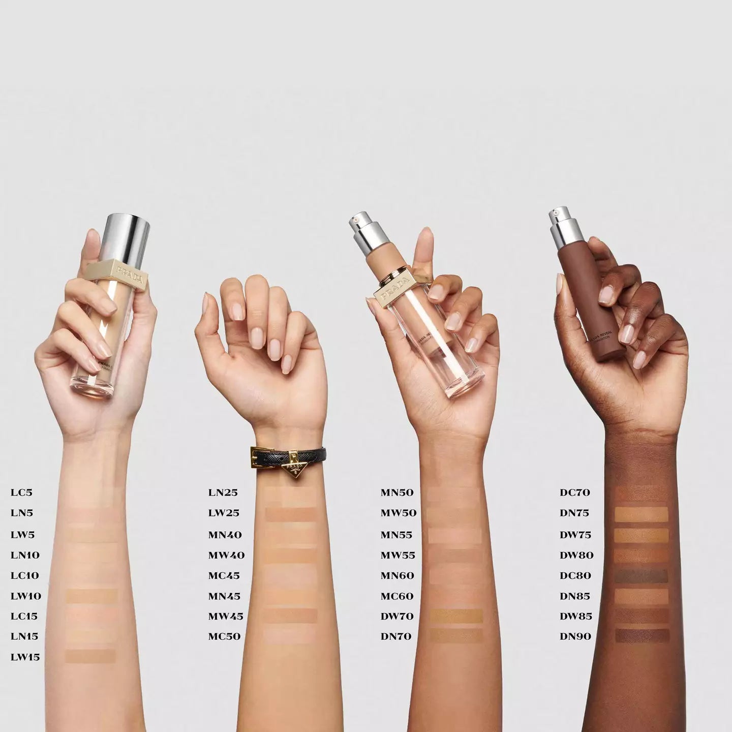 Тональна основа Reveal Skin Optimising Foundation Prada